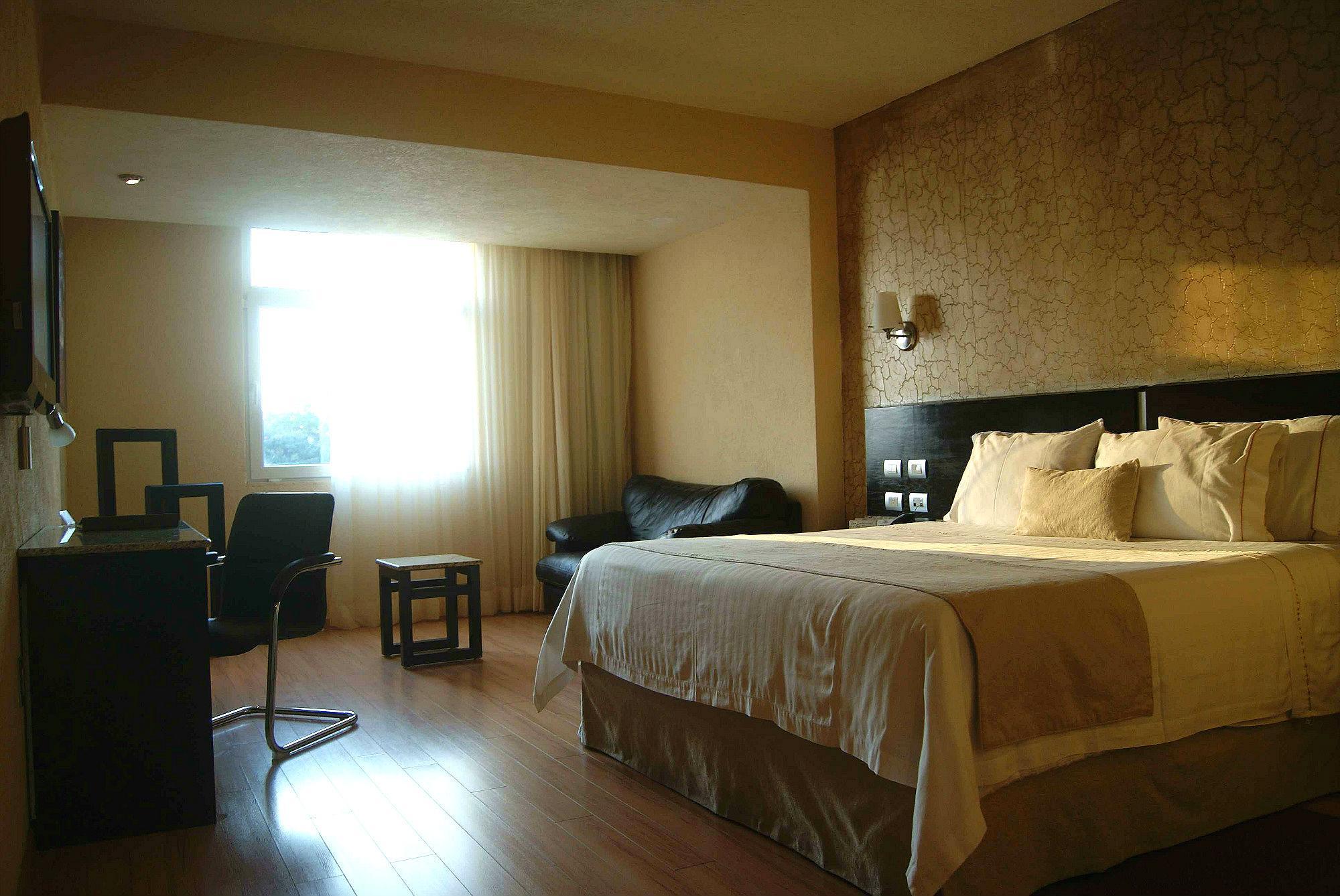 גואדלחארה Hotel Portobelo מראה חיצוני תמונה